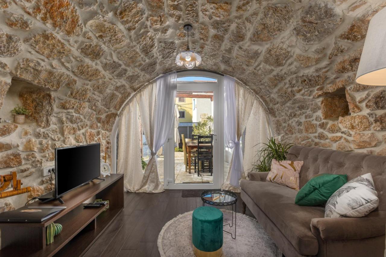 Apartments Mikulin Family Punat Exterior photo