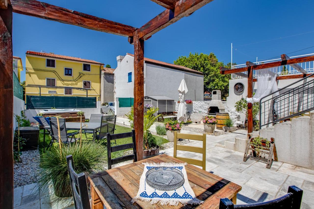 Apartments Mikulin Family Punat Exterior photo